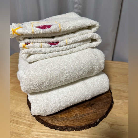 White Decor Bath Towel Set of 4 - Picture 5 of 7